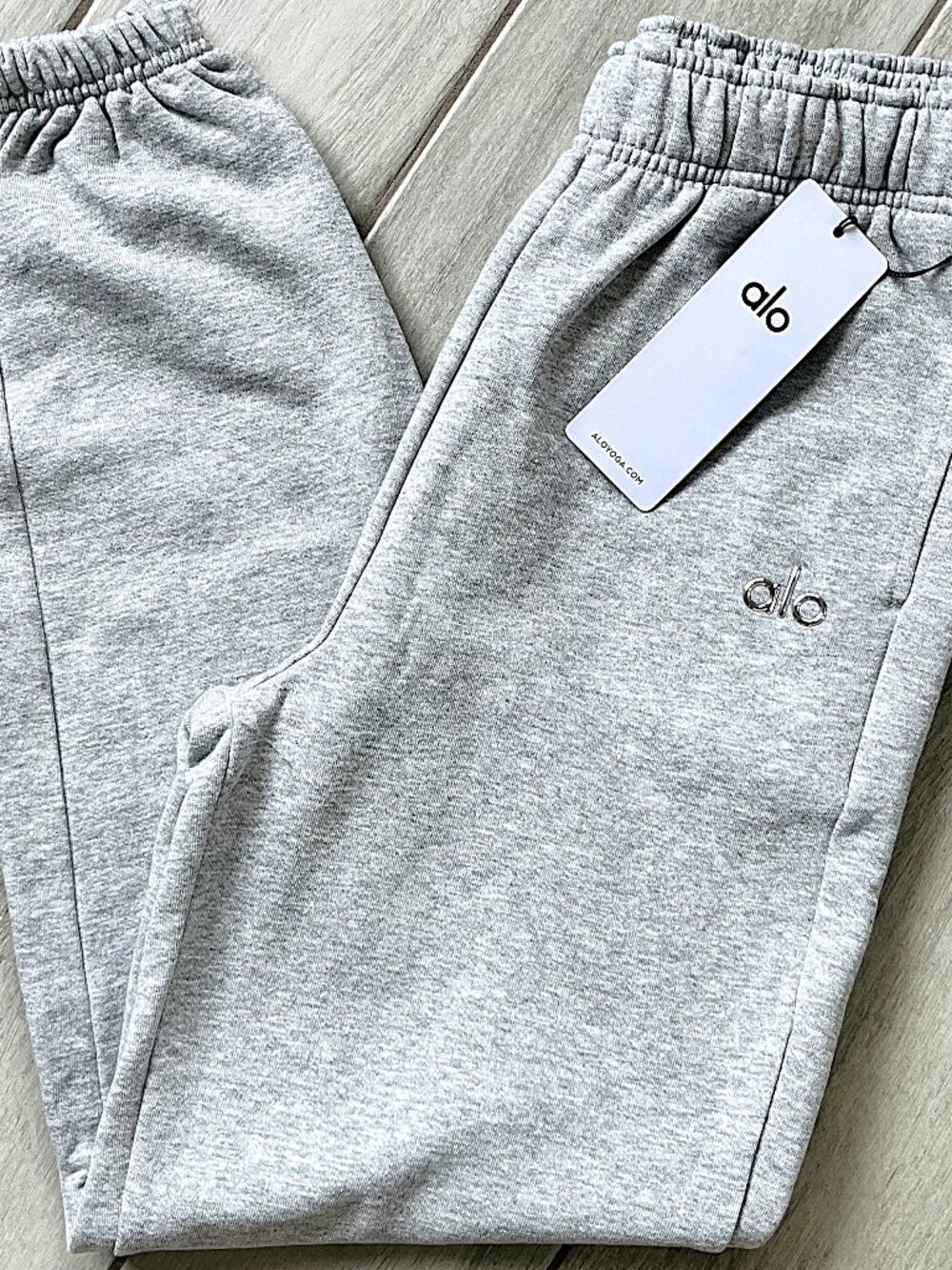 Alo Yoga Accolade Jogger Sweatpants Heather Grey NWT Size Small - Picture 2 of 9